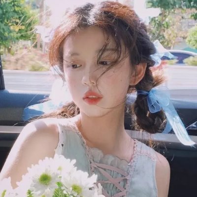 穿粉红色裤子的男孩